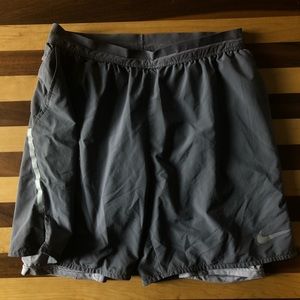 Men’s grey Nike shorts